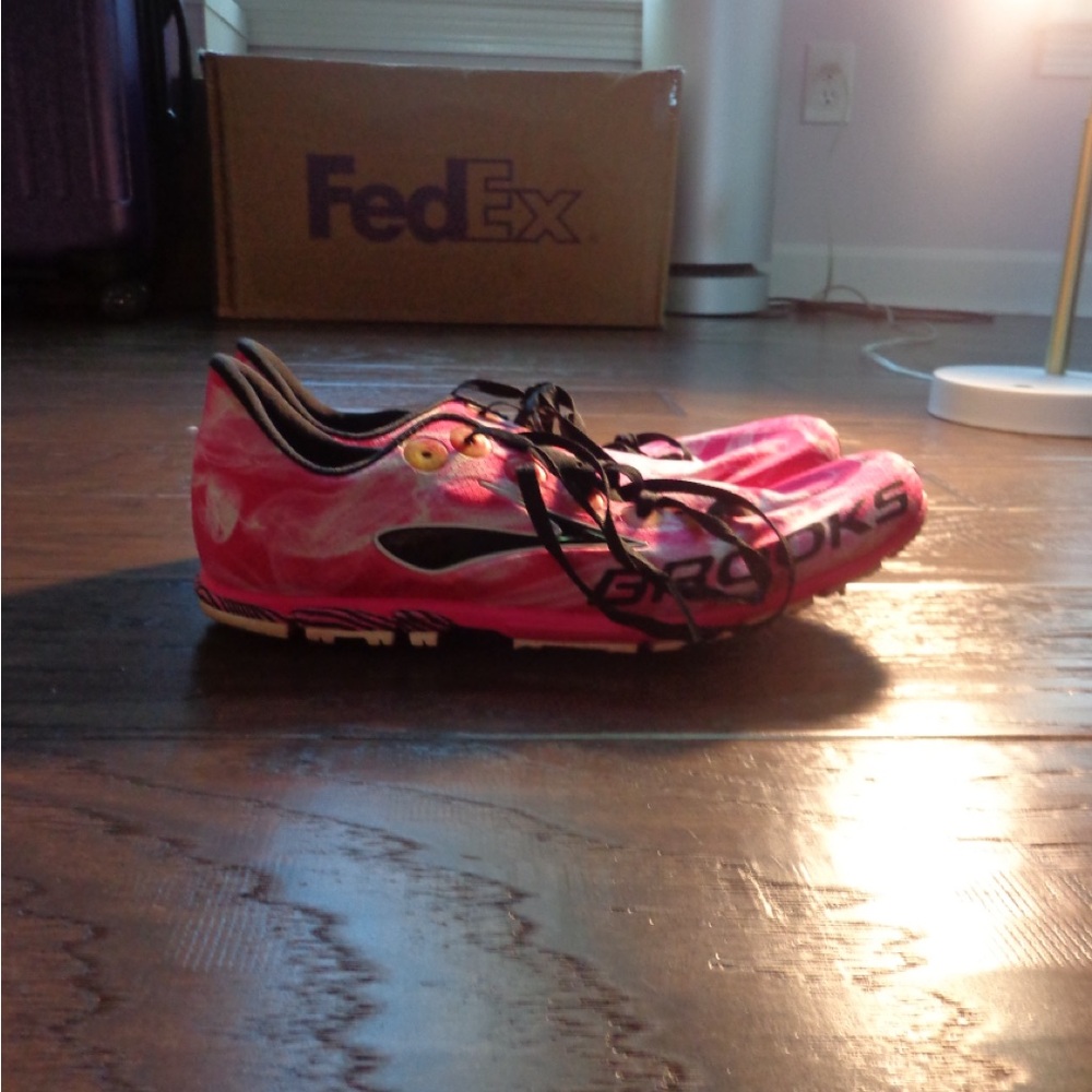 Brooks Pink and Black Sneakers Lightweight Performance